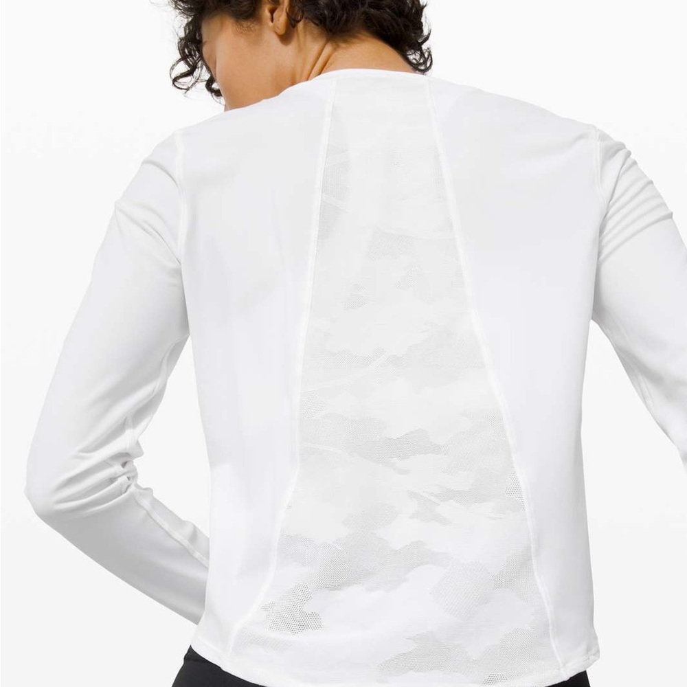 Lululemon Sheer Will long sleeve workout top!